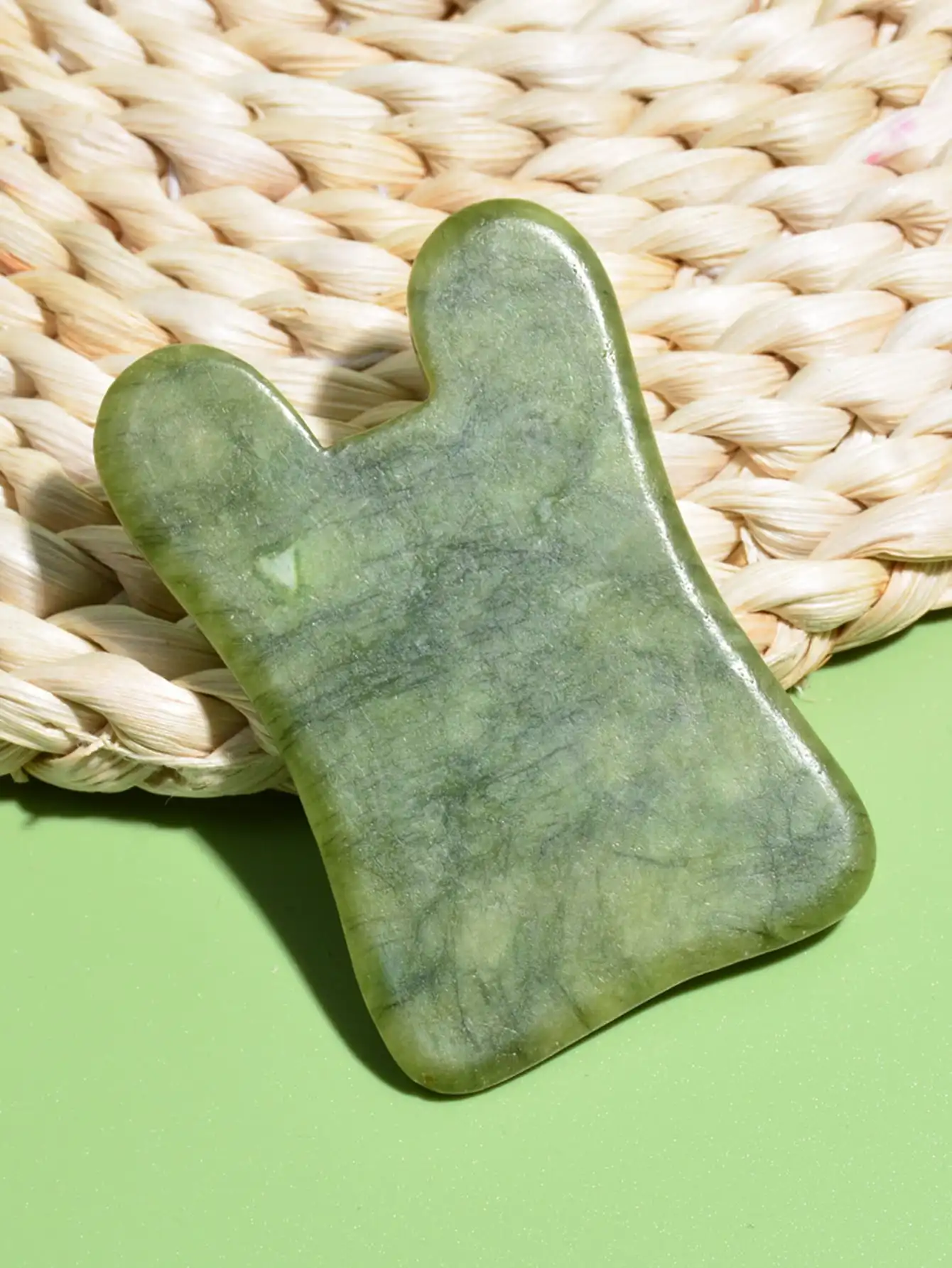 Natural Jade Stone Scraping Gu - مراجعة Jade Gua Sha Tool وسعره